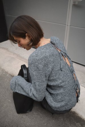 NA-KD Knitted Tie Back Detail Sweater - Bluser med bar ryg - Grå - XL