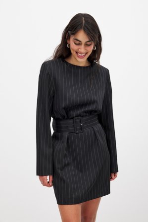 NA-KD - Kjole med nålestriper og belte - Stripede kjoler - Stripete - EU 38