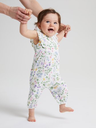 Kurzärmliger Playsuit mit Rüsche - 62 - kinderbekleidung - white - Polarn O. Pyret