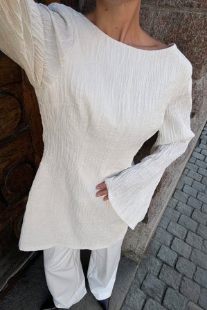 NA-KD Robe courte effet froissé à manches longues - Robes de Noël - Crème - EU 44