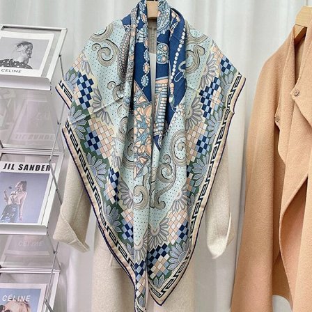 Ny vårkolleksjon: Dobbeltsidig sjal/skjerf i silke- og ullblanding, stor størrelse, trykt design.