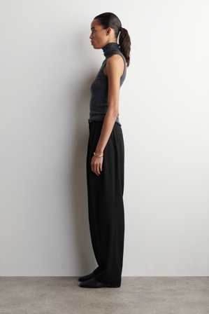 COS Women's Pantaloni Affusolati In Misto Lana Con Pieghe in Nero