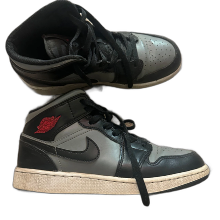 Nike Air Jordans i svart och grått