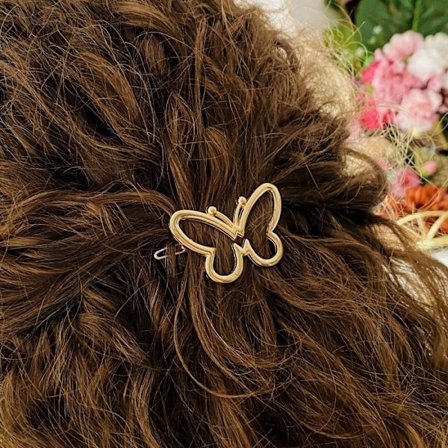 Käsintehty kullattu hiusklipsi perhoskuviolla