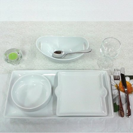 Astiat aitoa posliinia - Lautaset ja kulhot - VM28 - 14 kpl.