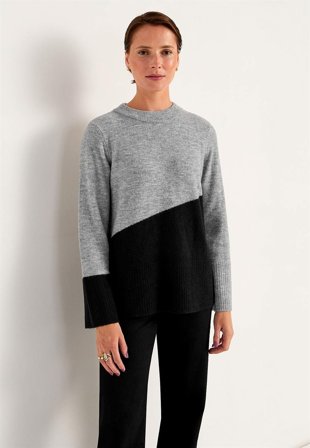 Cellbes of Sweden - Strikket genser med rund krage i grå / svart for damer i størrelse 58/60