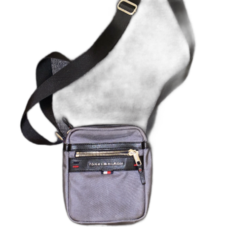 Tommy Hilfiger väska