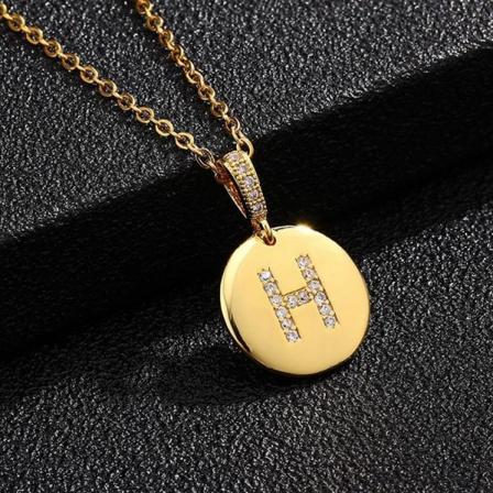 Pyöreät kirjaimet amuletit kullasta ja zirkonikullatut kaulakoru Gold one size