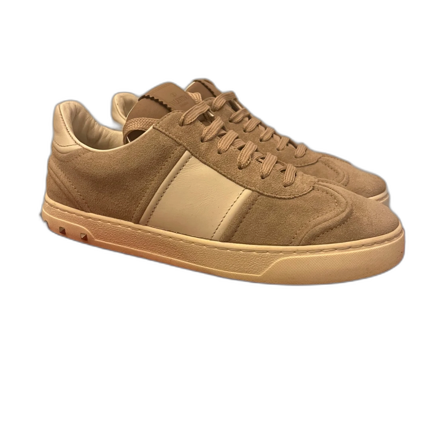 Tvärfeta valentino flycrews i färgen beige.