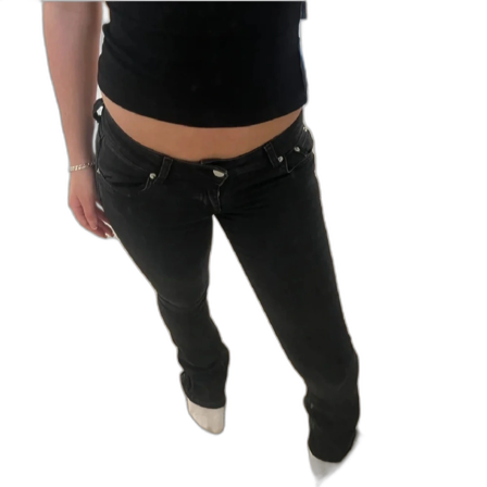 Svarta utsvängda jeans från Nelly