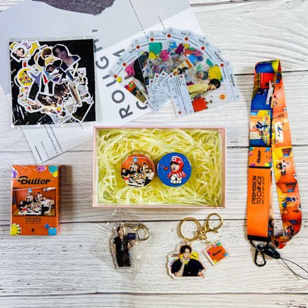 BTS JIN Personlig Periferi Støtte Gavepose Stativ Nøkkelring Klistremerke Gaveeske