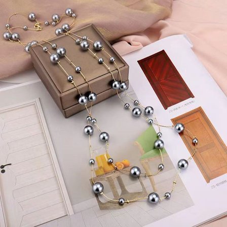 Elegant lang dobbeltlags halskæde med imiterede perler