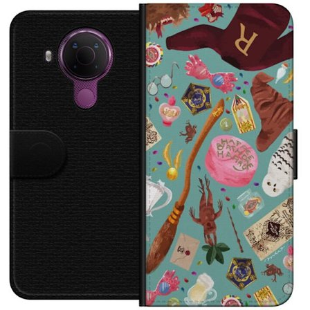 Kompatibel Tegnebogsetui til Nokia Nokia 5.4 Magisk illustration med troldstav, hat og fantasifulde genstande i legende eventyrstil