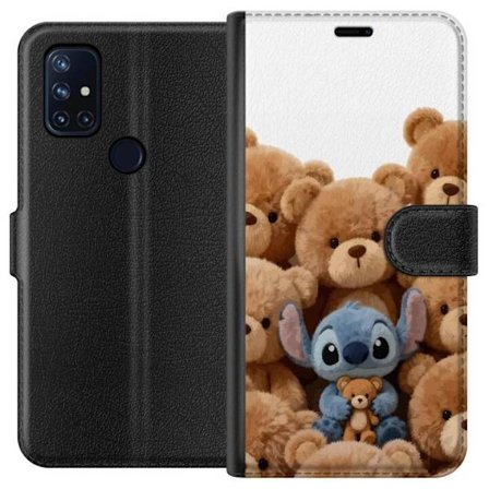 Kompatibel Tegnebogsetui til OnePlus OnePlus Nord N10 5G Sød og sikker illustration med Stitch omgivet af bamser, der skaber en varm og legende føle