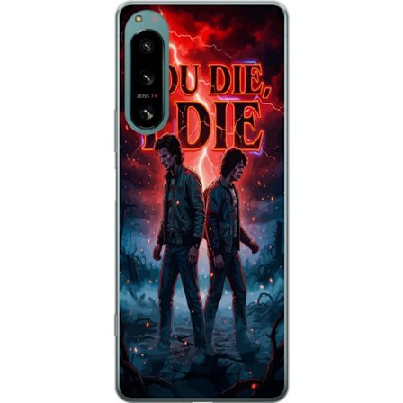 Kompatibelt Mobilskal till Sony Sony Xperia 5 IV Stranger Things-inspirerat motiv med två unga män, röd blixtfylld himmel, mörk fantasykänsla, dr