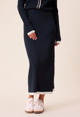 Happy Holly - Contrast Knitted Midi Skirt - Navy/Cream - Kläder - - Bubbleroom