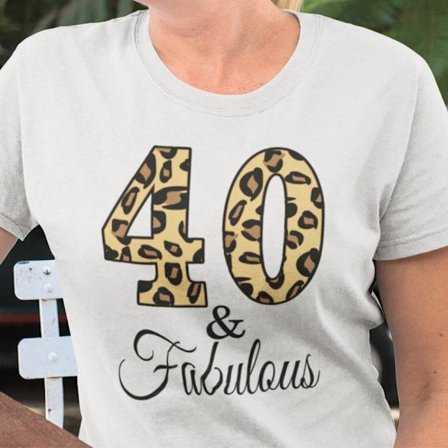 Födelse T-shirt - Perfekt present - 40 & fabulous