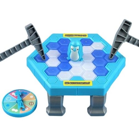 Knacka på is att rädda små pingviner brytande is leksaker