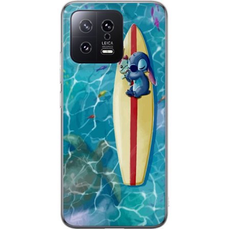 Kompatibel Mobilcover til Xiaomi 13 Afslappende illustration af Stitch der hviler på et surfbræt i klart turkisfarvet vand