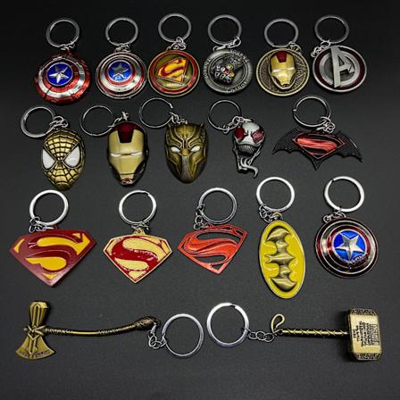 5 kpl Satunnaisia Avengers Marvel -sarjan Captain America Iron Man Auton Metalliseos Avaimenper Luova Pieni Ripustuskoru