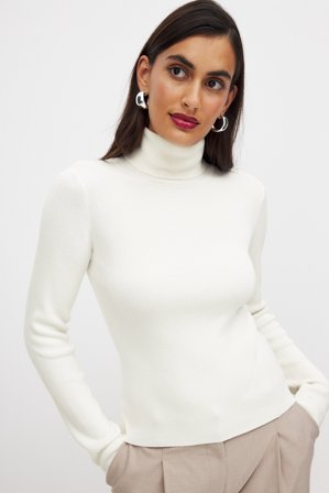 NA-KD Langärmeliger Rollkragenpullover mit Rippenstrick - Rollkragen Tops - Offwhite - XL