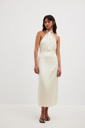 Josefine HJ x NA-KD Twisted Front Satin Midi Dress - Midiklänningar - OffVit - EU 38