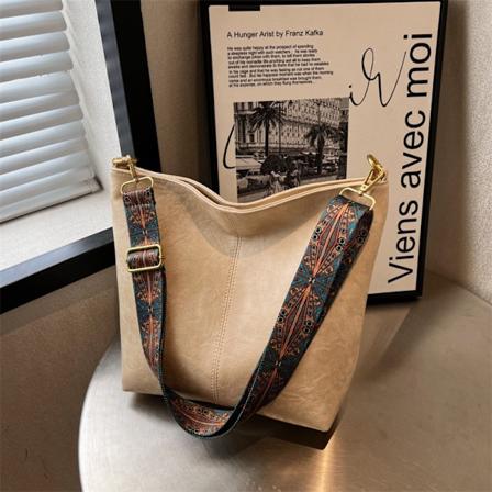 Vintage bred axelremsväska för kvinnor, crossbody-väska med stor kapacitet beige