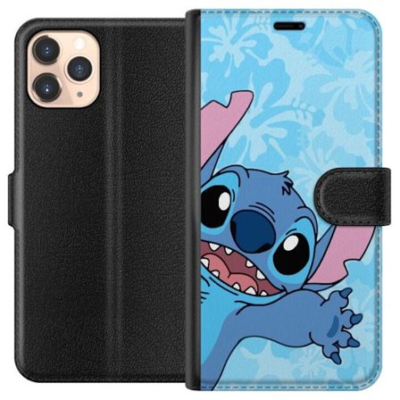 Kompatibelt Lommeboketui til Apple iPhone 11 Pro Leken illustrasjon av Stitch som strekker seg mot kameraet på lyseblå blomstret bakgrunn