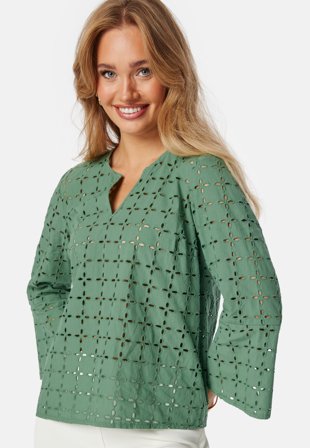 Happy Holly Broderie Anglaise Blouse Klær