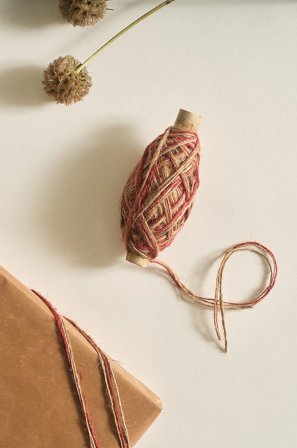 Jotex - Jutesnor Naturhvit/rød - MELWIN - Kjøp Gavepapir & gavebånd hos Jotex