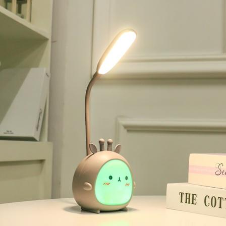 Ny kreativ tegneseriehjort sød led opladning øjenbeskyttelse natlampe studerende soveværelse kollegium foldbar læse skrivebordslampe (Grå lam)