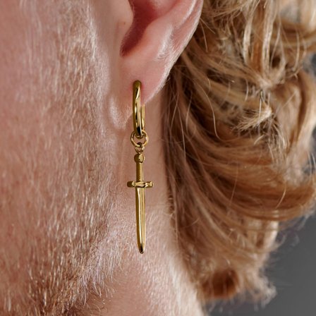 Pendiente de aro con colgante de espada de titanio dorado para hombres - Pendientes de aro con colgante