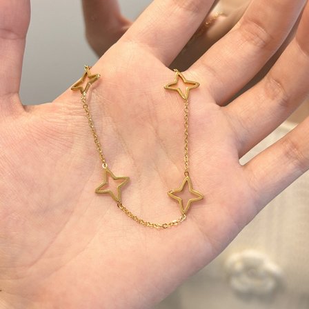 Gränsöverskridande lyxig nischdesign mångsidigt armband i titan stål för kvinnor, med en exklusiv känsla och en gyllene färg som inte bleknar