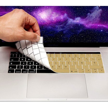 Guld - MyGadget tastaturbeskyttelse til Apple MacBook Pro 13 " og 15 " Touch Bar - Fleksibel silikone tastaturbeskyttelse - ultratynd måtte.