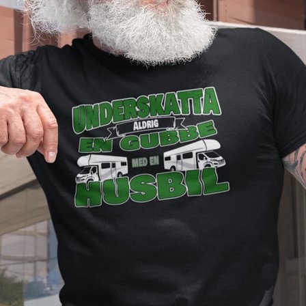 Husbil svart T-shirt Underskatta aldrig en gubbe med en husbil !