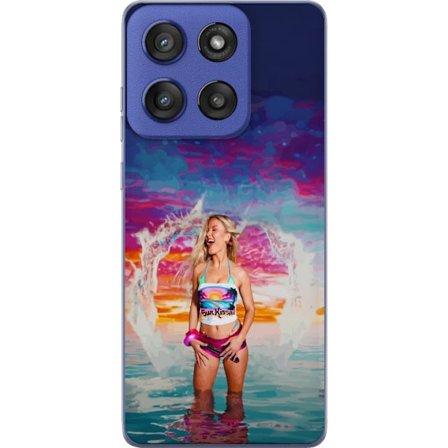 Yhteensopiva Puhelinkuori Motorola Edge 60 Stylus Vaalea nainen kirjavia rantavaatteita pelaa meressä auringonlaskun aikaan