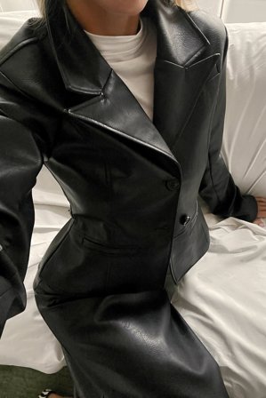 Lovisa Worge x NA-KD Åtsittande blazer i PU - Jackor i läderimitation - Svart - EU 42