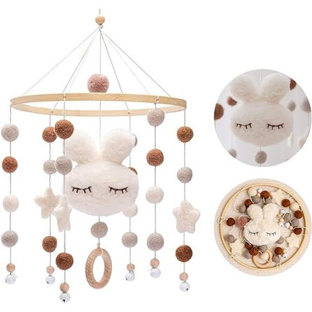 1 träbaby med filtboll, barnrum, hängande sängklocka, filt