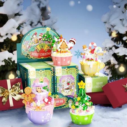 Christmas Building Block Series Leksaker Nyårspresenter Julgransbelysning Musikdosa Pussel DIY Montering Byggklossar Cupcake-4cups