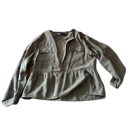 Olivgrön overshirt från Zara