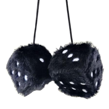 1 pari sumeaa muhkeaa noppaa auton taustapeiliin. Neliönmuotoinen noppariipus pisteellä auton sisätiloissa - koristeena