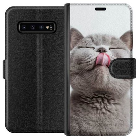 Kompatibelt Lommeboketui til Samsung Galaxy S10 Nærbilde av søt grå katt med tungen ute, sjarmerende dyrsmotiv perfekt for katteelskere og humoristisk