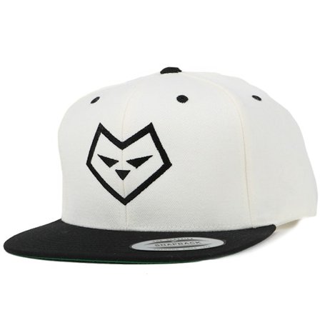Iconic - Logo One White/Black Snapback Snapback White Cap - @ Hatstore