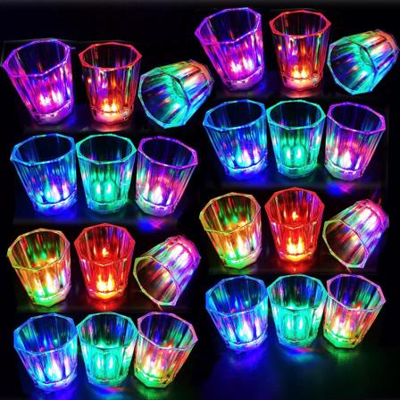 Lysende shotglass, sett med 24 stk., partyfavør, shotglass for voksne, LED-lys, blinkende drikkeglass, lyser i mørket
