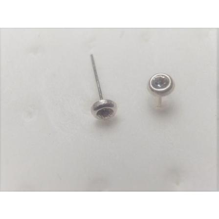 REA__REA__1st.Näspiercing i silver med infattade 2mm. vit CZ