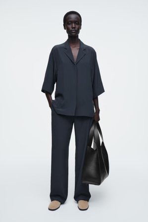 COS Women's Pantalones De Seda Relaxed Fit in Azul