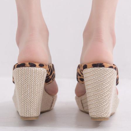 Sommar Kvinnor Flip Flops Sandaler Stringsband Tofflor Beach Wedge