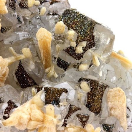 Kivet ja mineraalit. Fluoriitti + Stilbiitti. 1150,0 senttiä. Rudny, Kostanai, Kazakstan.