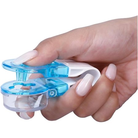 2 bärbara pilleruttagare för blisterförpackade tabletter, vilket gör det enkelt och snabbt att extrahera tabletter från blisterförpackningar