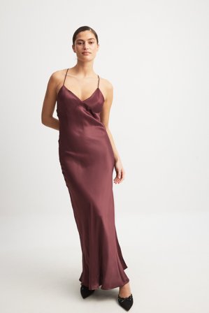 Vollan x NA-KD Robe nuisette en satin - Robes Nuisette - Burgundy - EU 40